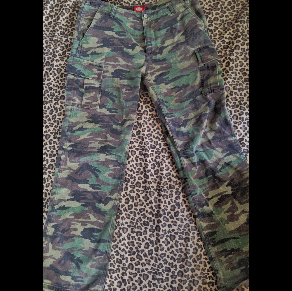 Dickies cargo dollskill